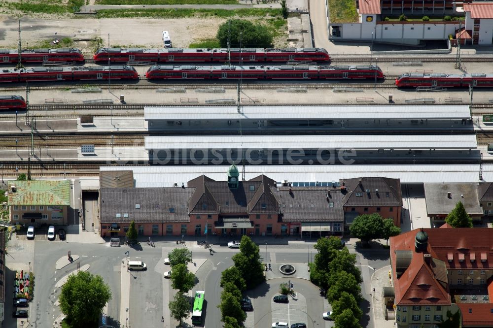 Luftbild Garmisch-Partenkirchen - Gleisverlauf und Bahnhofsgebäude der Deutschen Bahn in Garmisch-Partenkirchen im Bundesland Bayern, Deutschland