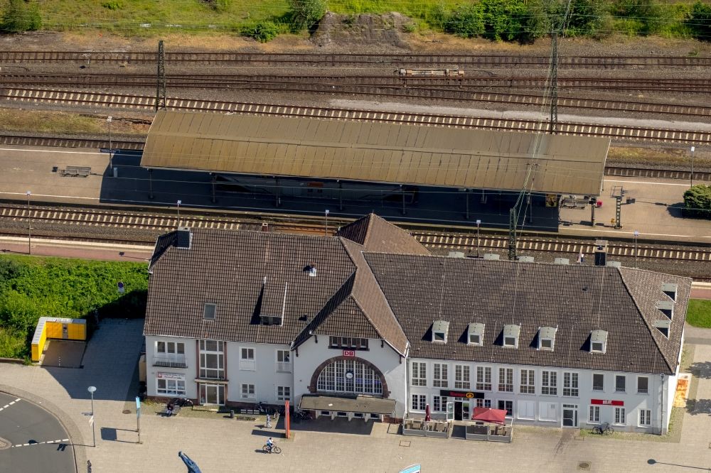 Haltern am See aus der Vogelperspektive: Gleisverlauf und Bahnhofsgebäude der Deutschen Bahn in Haltern am See im Bundesland Nordrhein-Westfalen