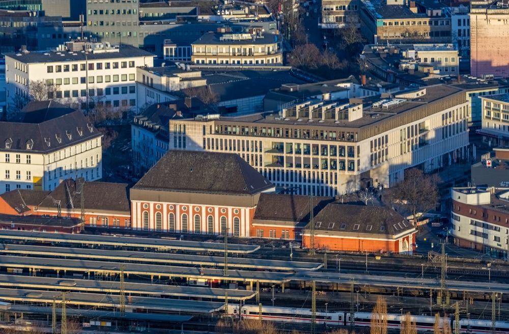 Luftbild Hamm - Gleisverlauf und Bahnhofsgebäude der Deutschen Bahn in Hamm im Bundesland Nordrhein-Westfalen, Deutschland