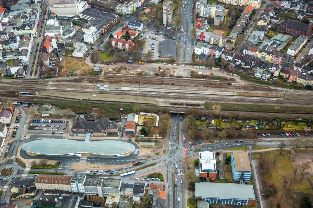 Luftaufnahme Herne - Gleisverlauf und Bahnhofsgebäude der Deutschen Bahn in Herne im Bundesland Nordrhein-Westfalen, Deutschland