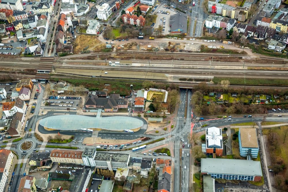 Herne von oben - Gleisverlauf und Bahnhofsgebäude der Deutschen Bahn in Herne im Bundesland Nordrhein-Westfalen, Deutschland