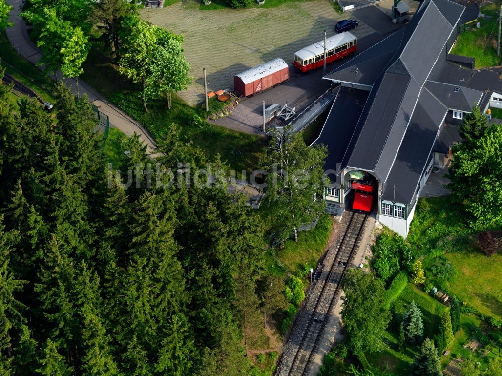 Lichtenhain/Bergbahn von oben - Gleisverlauf und Bahnhofsgebäude der Deutschen Bahn in Lichtenhain/Bergbahn im Bundesland Thüringen, Deutschland