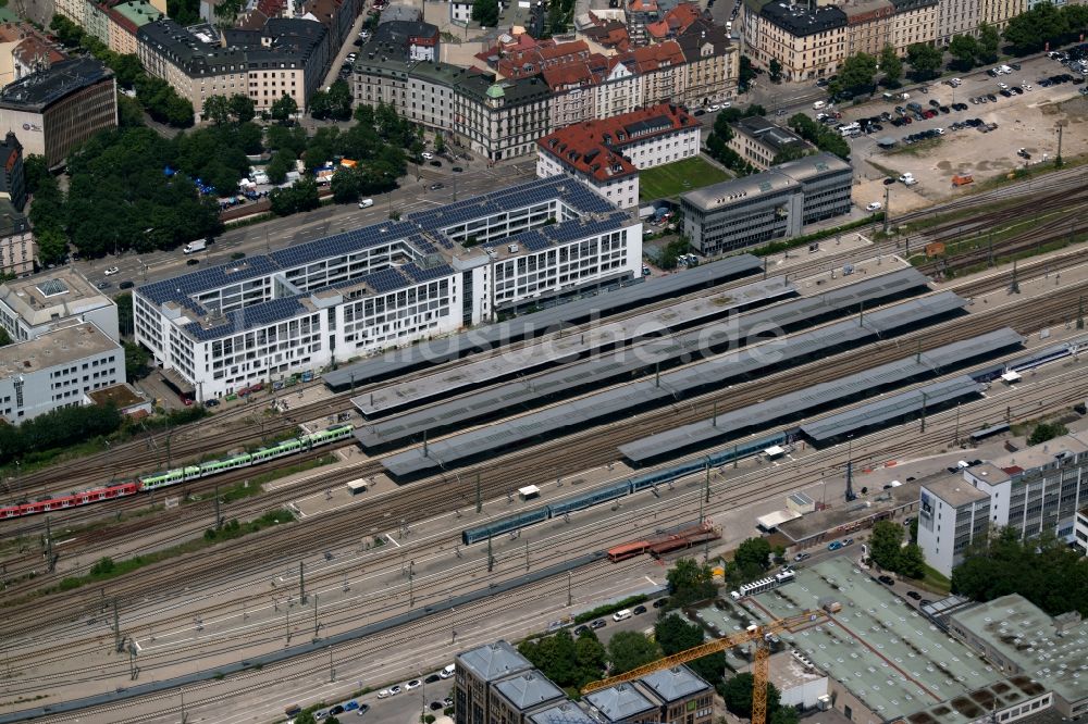 Luftbild München - Gleisverlauf und Bahnhofsgebäude der Deutschen Bahn Ostbahnhof im Ortsteil Au-Haidhausen in München im Bundesland Bayern, Deutschland