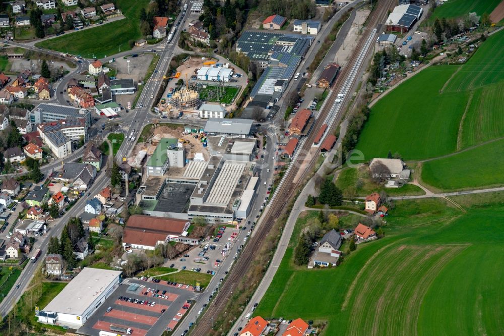 Luftbild Sankt Georgen - Gleisverlauf und Bahnhofsgebäude der Deutschen Bahn in Sankt Georgen im Bundesland Baden-Württemberg, Deutschland