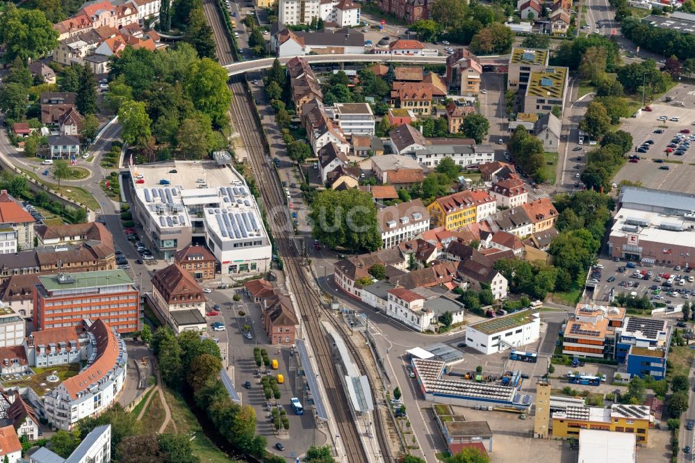 Luftbild Emmendingen - Gleisverlauf und Bahnhofsgebäude in Emmendingen im Bundesland Baden-Württemberg, Deutschland