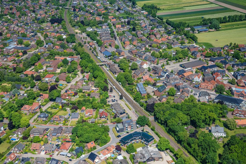 Luftbild Horneburg - Gleisverlauf und Bahnhofsgebäude in Horneburg im Bundesland Niedersachsen, Deutschland