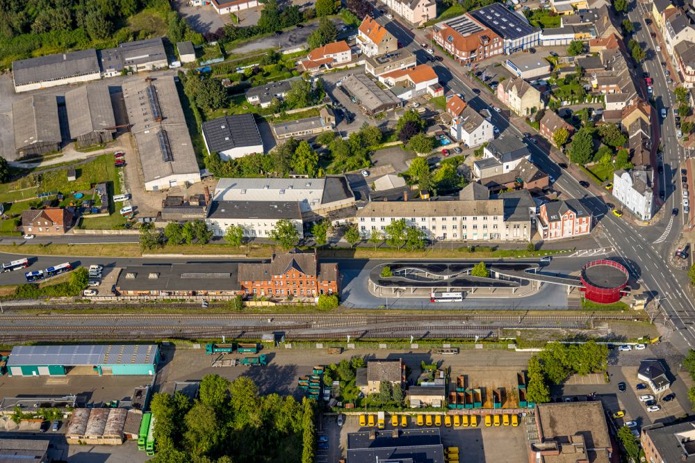 Luftbild Beckum - Gleisverlauf und Bahnhofsgebäude und Kulturzentrum Kulturbahnhof Beckum in Beckum im Bundesland Nordrhein-Westfalen, Deutschland