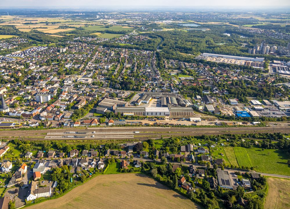 Neubeckum aus der Vogelperspektive: Gleisverlauf und Bahnhofsgebäude in Neubeckum im Bundesland Nordrhein-Westfalen, Deutschland