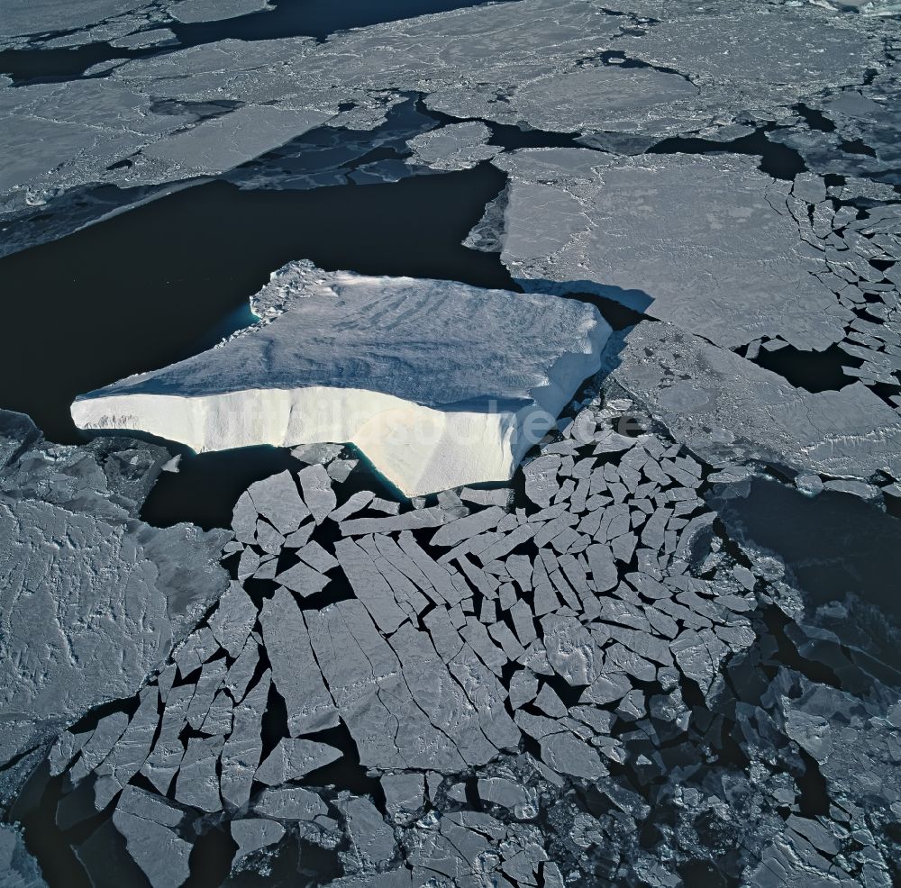 Grönland aus der Vogelperspektive: Gletscher- Landschaft Disko Bay in in Grönland