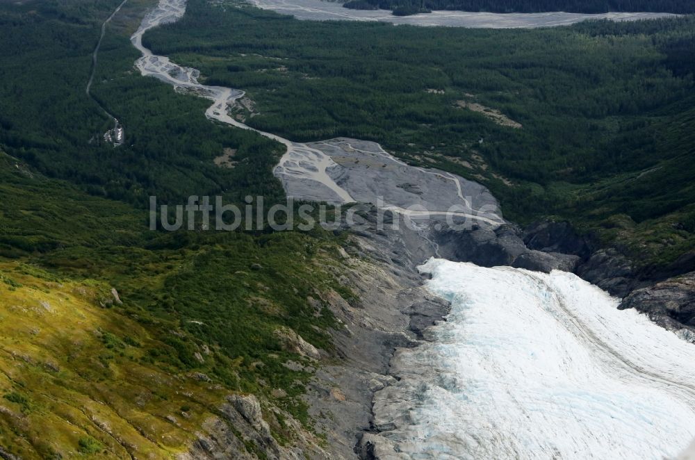 Kenai Fjords National Park aus der Vogelperspektive: Gletscherzungen des Aialik-Gletscher im Kenai-Fjords-Nationalpark auf der Kenai-Halbinsel in Alaska in den Vereinigten Staaten von Amerika USA