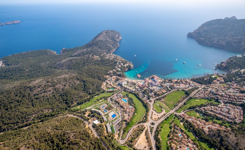 Camp de Mar aus der Vogelperspektive: Golfplatz in Camp de Mar in Balearische Insel Mallorca, Spanien