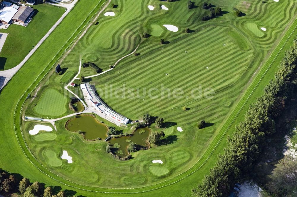 München von oben - Golfplatz auf der Galopprennbahn in München im Bundesland Bayern, Deutschland