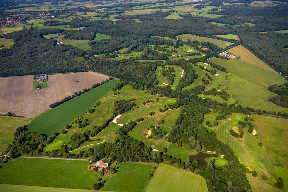 Luftaufnahme Hünxe - Golfplatz des Golf Club Hünxerwald e.V. am Hardtbergweg in Hünxe im Bundesland Nordrhein-Westfalen, Deutschland