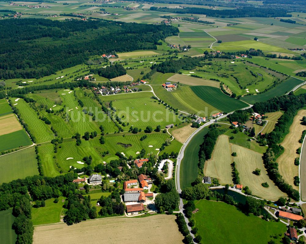 Luftbild Haiming - Golfplatz Golfclub Altötting-Burghausen e.V. - Course Schloss Piesing in Haiming im Bundesland Bayern, Deutschland