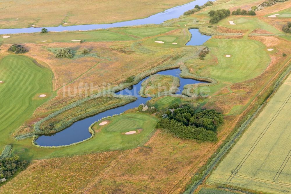Warwerort aus der Vogelperspektive: Golfplatz des Golfclub Büsum Dithmarschen e.V. in Warwerort im Bundesland Schleswig-Holstein, Deutschland