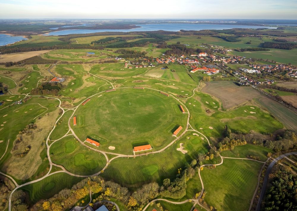 Göhren-Lebbin von oben - Golfplatz und Golfclub in der Gemeinde Göhren-Lebbin am Fleesensee im Bundesland Mecklenburg-Vorpommern