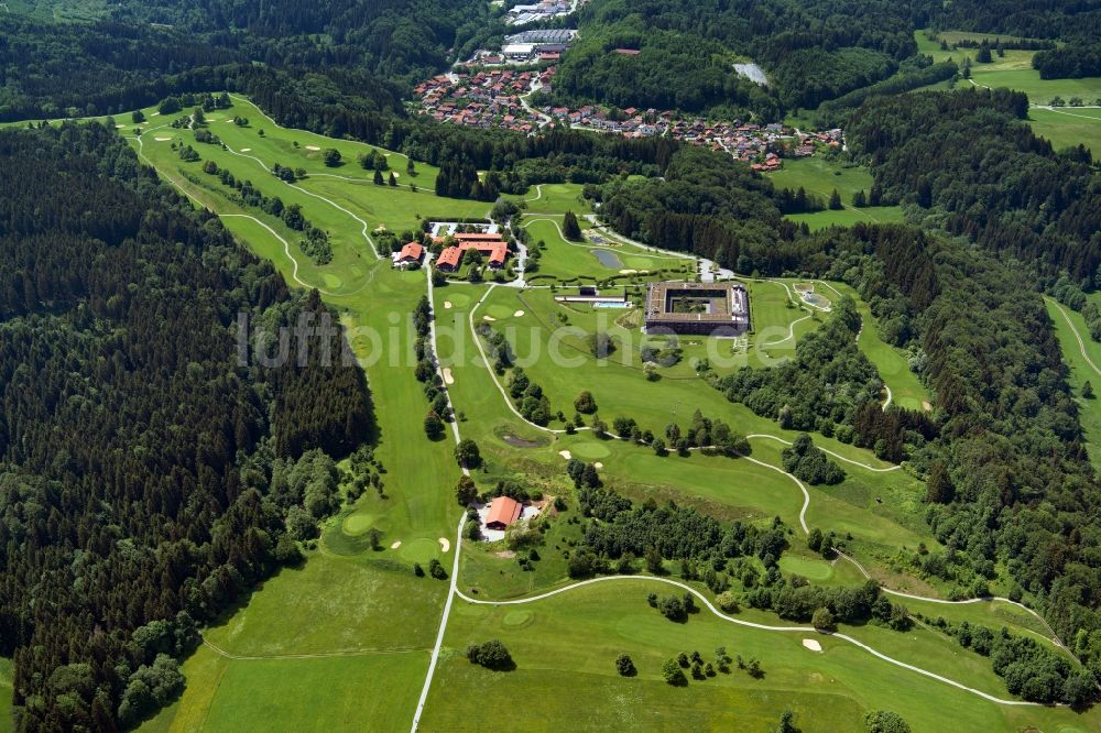 Waakirchen aus der Vogelperspektive: Golfplatz Golfclub Margarethenhof am Tegernsee e.V. in Waakirchen im Bundesland Bayern, Deutschland