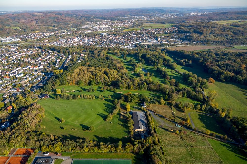 Luftaufnahme Arnsberg - Golfplatz des Golfclub Sauerland e. V. im Ortsteil Herdringen in Arnsberg im Bundesland Nordrhein-Westfalen, Deutschland