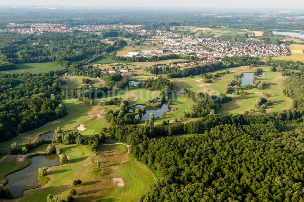 Soufflenheim aus der Vogelperspektive: Golfplatz Golfclub Soufflenheim Baden-Baden in Soufflenheim in Grand Est, Frankreich