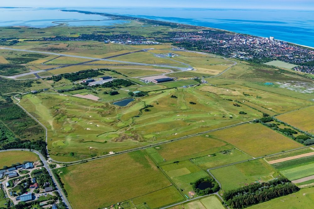 Sylt aus der Vogelperspektive: Golfplatz des Marine Golf Club Sylt eG im Ortsteil Tinnum in Sylt im Bundesland Schleswig-Holstein, Deutschland