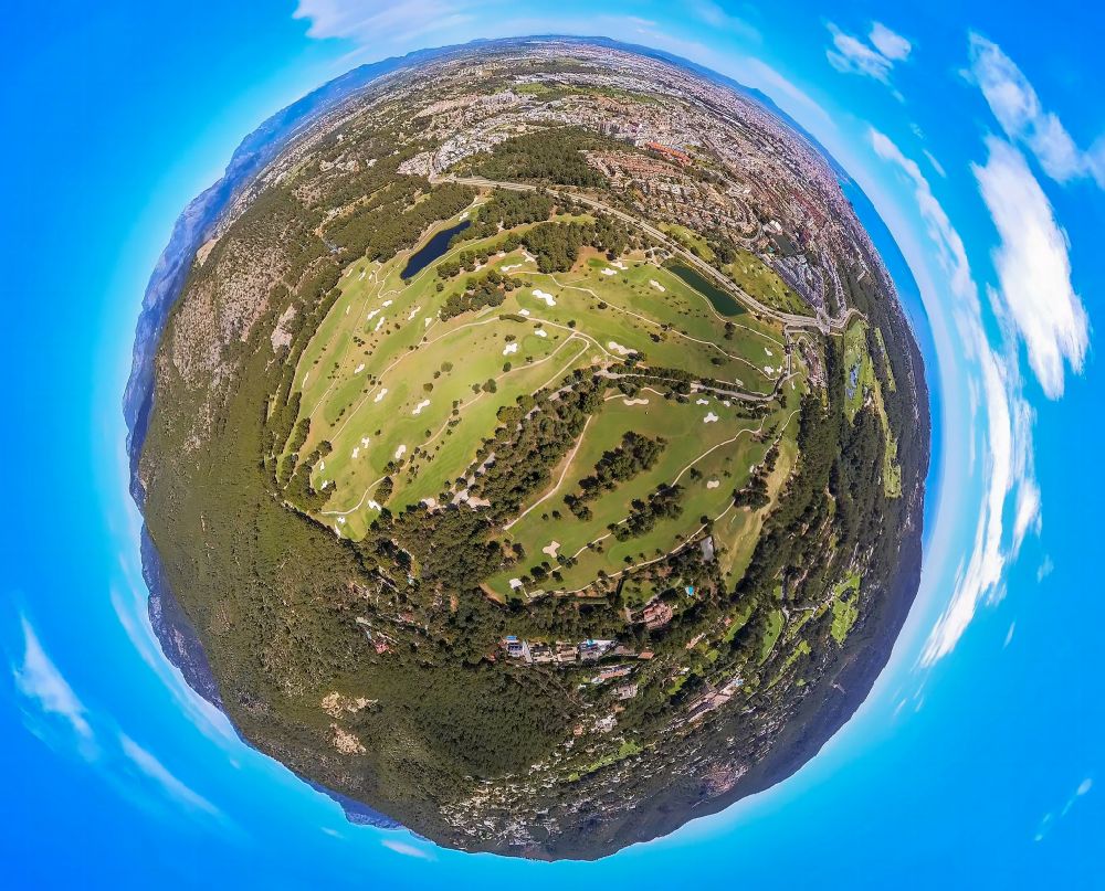 Palma aus der Vogelperspektive: Golfplatz in Palma in Balearische Insel Mallorca, Spanien