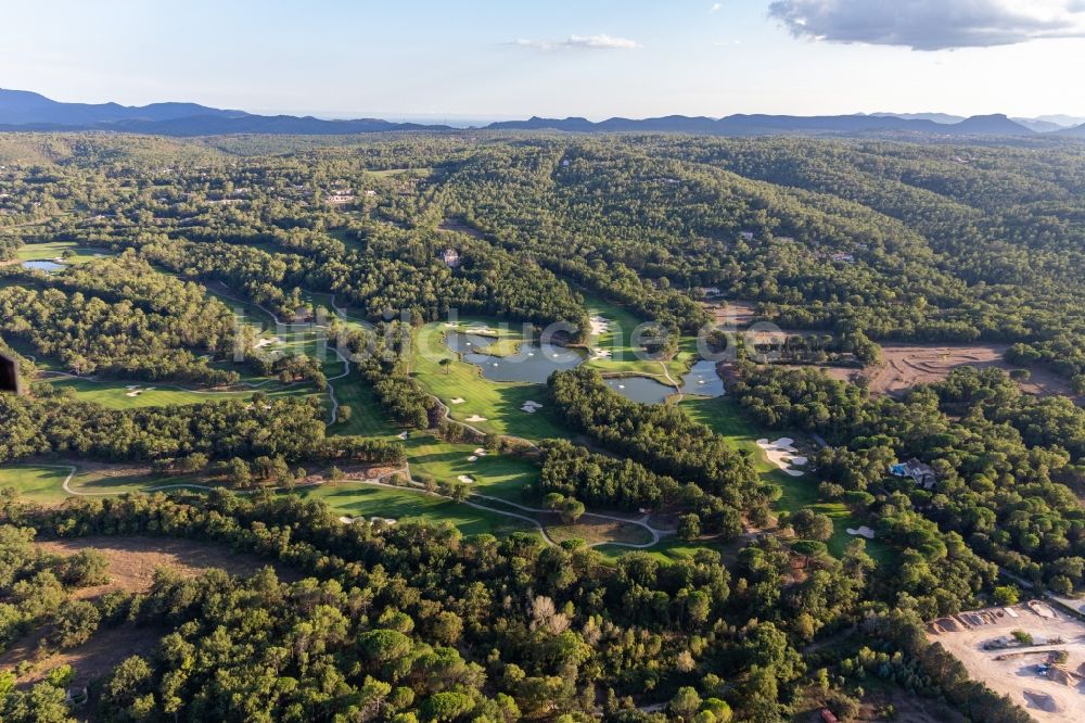 Luftbild Tourrettes - Golfplatz des Ressort Terre Blanche in Tourrettes in Provence-Alpes-Cote d'Azur, Frankreich
