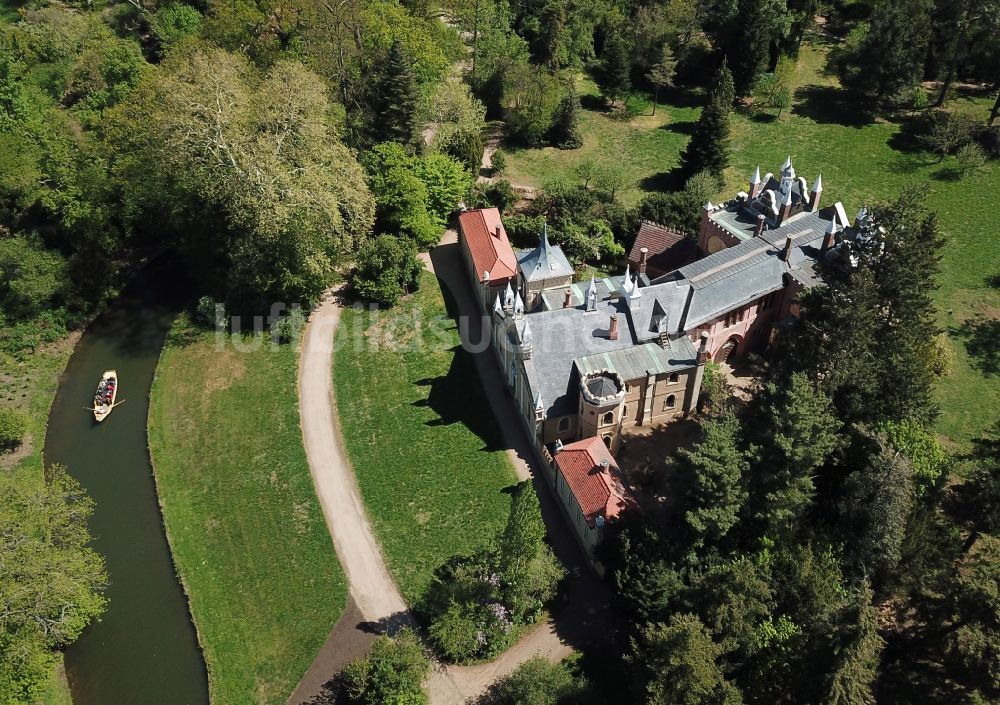 Wörlitz aus der Vogelperspektive: Gotisches Haus in Schochs Garten im Wörlitzer Park in Wörlitz in Sachsen-Anhalt