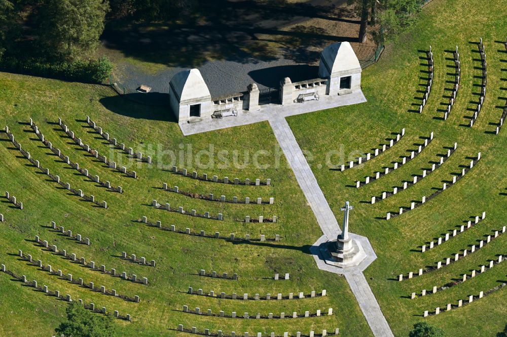 Luftaufnahme Stahnsdorf - Grabreihen auf dem Gelände des Friedhofes Südwestkirchhof Stahnsdorf in Stahnsdorf im Bundesland Brandenburg, Deutschland