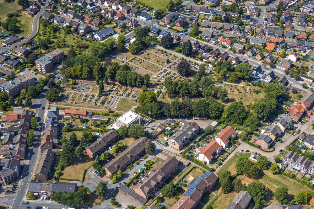 Hamm aus der Vogelperspektive: Grabreihen auf dem Gelände des Friedhofes Bockum in Hamm im Bundesland Nordrhein-Westfalen, Deutschland