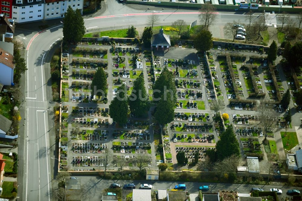 Aschaffenburg von oben - Grabreihen auf dem Gelände des Friedhofes Dämmer Friedhof im Ortsteil Damm in Aschaffenburg im Bundesland Bayern, Deutschland