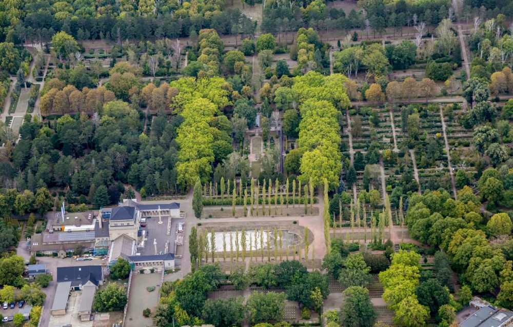 Luftaufnahme Halle (Saale) - Grabreihen auf dem Gelände des Friedhofes Gertraudenfriedhof in Halle (Saale) im Bundesland Sachsen-Anhalt, Deutschland