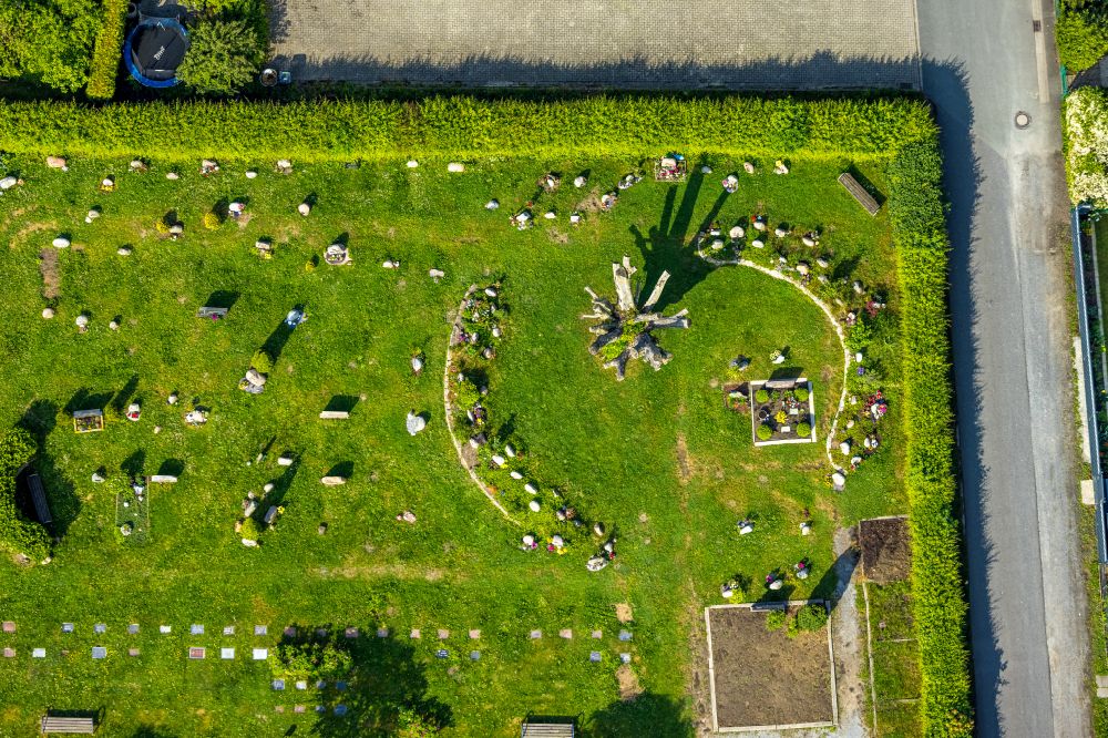 Hamm aus der Vogelperspektive: Grabreihen auf dem Gelände des Friedhofes in Hamm im Bundesland Nordrhein-Westfalen, Deutschland