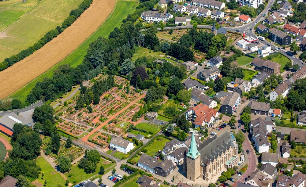 Luftbild Hattingen - Grabreihen auf dem Gelände des Friedhofes in Hattingen im Bundesland Nordrhein-Westfalen