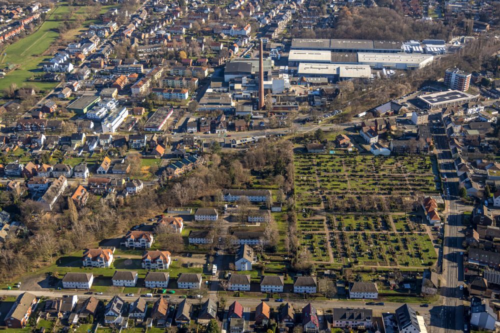 Luftbild Lünen - Grabreihen auf dem Gelände des Friedhofes Katholischer Friedhof St. Marien in Lünen im Bundesland Nordrhein-Westfalen, Deutschland