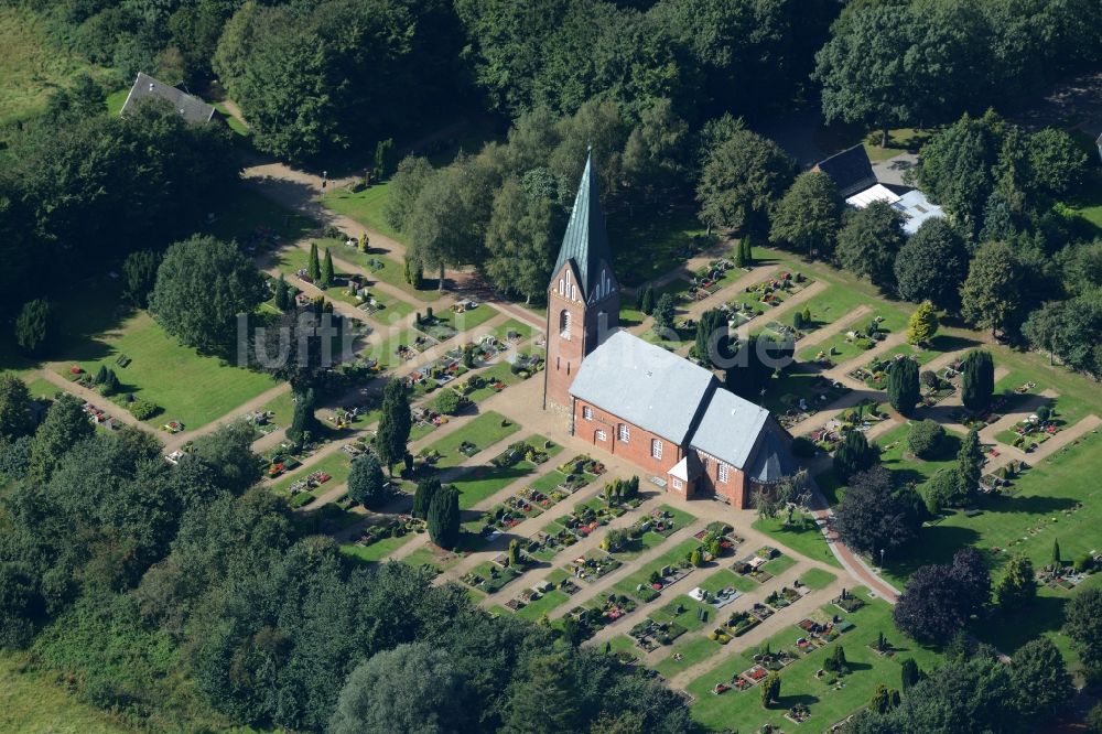 Luftbild Eggebek - Grabreihen auf dem Gelände des Friedhofes der St. Petrus Kirche in Eggebek im Bundesland Schleswig-Holstein