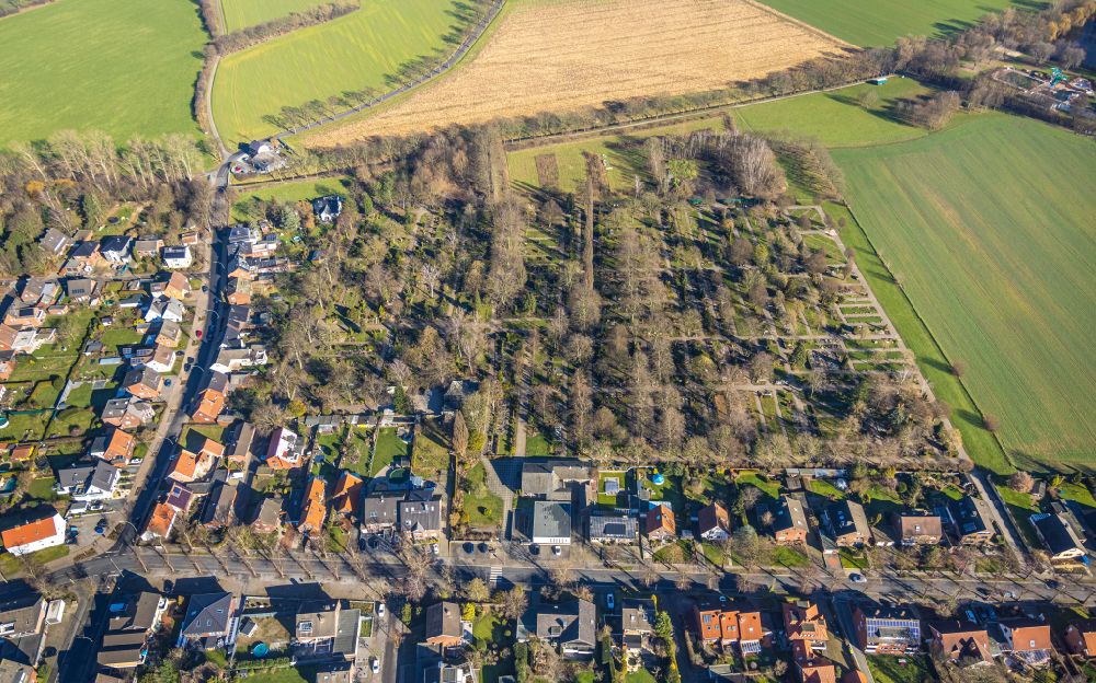 Luftbild Selm - Grabreihen auf dem Gelände des Friedhofes in Selm im Bundesland Nordrhein-Westfalen, Deutschland