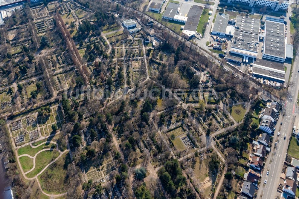 Luftaufnahme Speyer - Grabreihen auf dem Gelände des Friedhofes Speyer in Speyer im Bundesland Rheinland-Pfalz, Deutschland