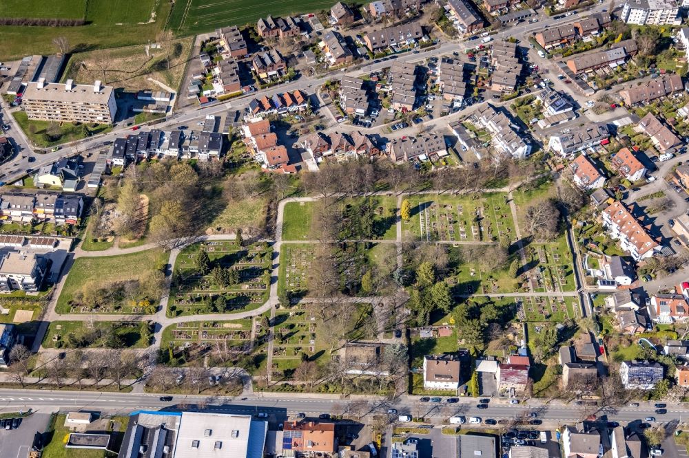 Luftaufnahme Stockum - Grabreihen auf dem Gelände des Friedhofes in Stockum im Bundesland Nordrhein-Westfalen, Deutschland
