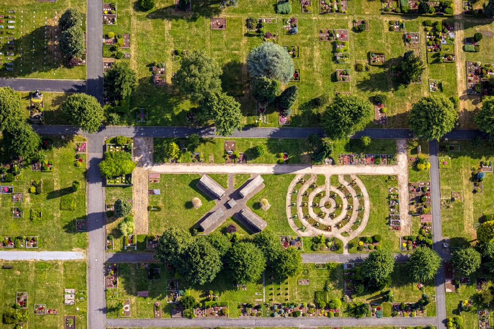 Luftaufnahme Witten - Grabreihen auf dem Gelände des Friedhofes in Witten im Bundesland Nordrhein-Westfalen