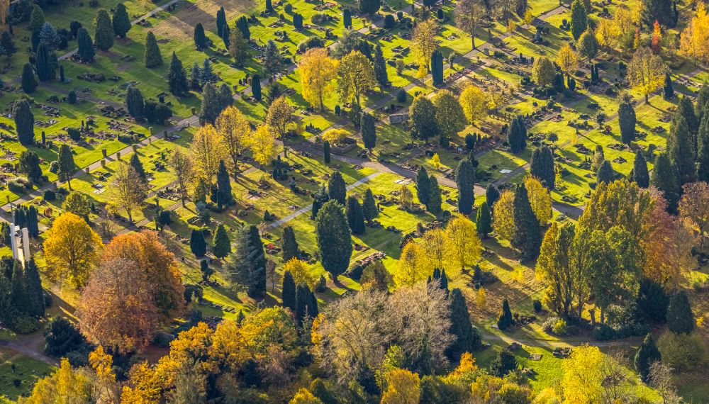 Witten aus der Vogelperspektive: Grabreihen auf dem Gelände des Friedhofes in Witten im Bundesland Nordrhein-Westfalen
