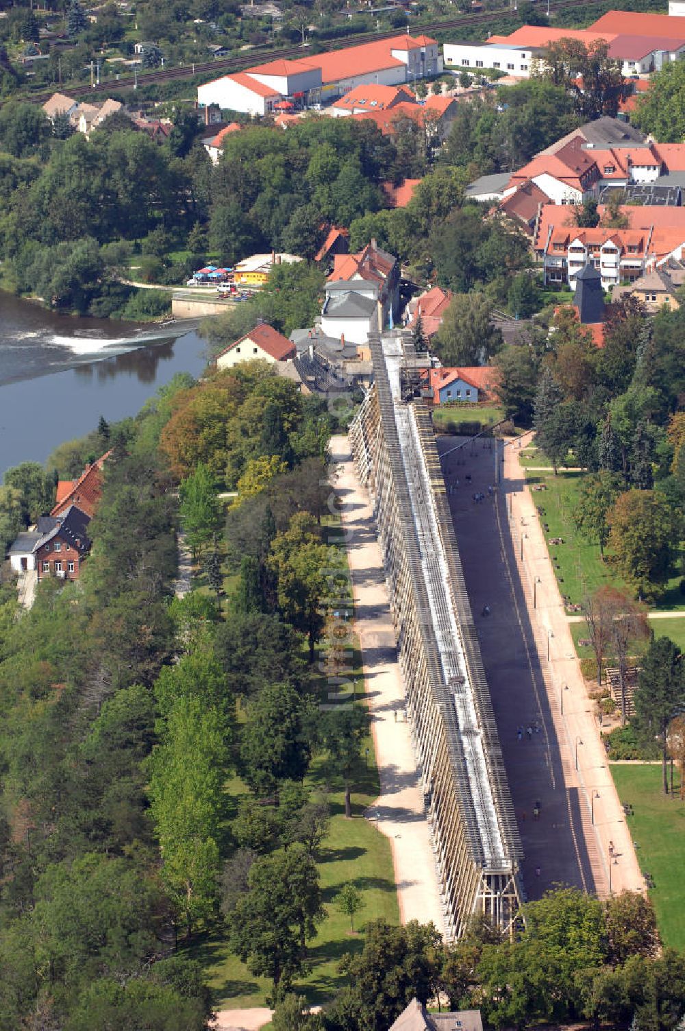 Luftaufnahme Bad Kösen - Gradierwerk an der Saale im Kurort Bad Kösen
