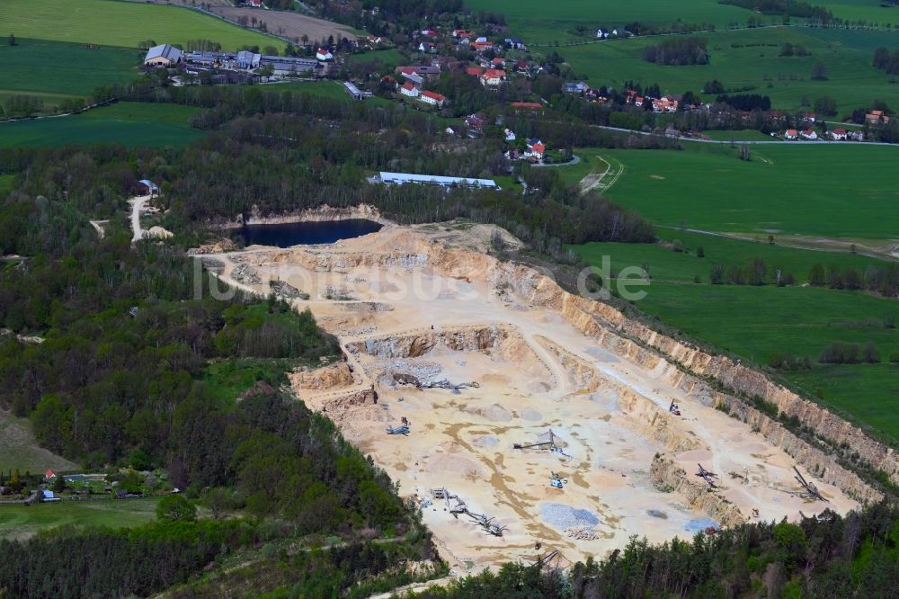 Heideberg aus der Vogelperspektive: Granit- Tagebau in Heideberg im Bundesland Sachsen, Deutschland