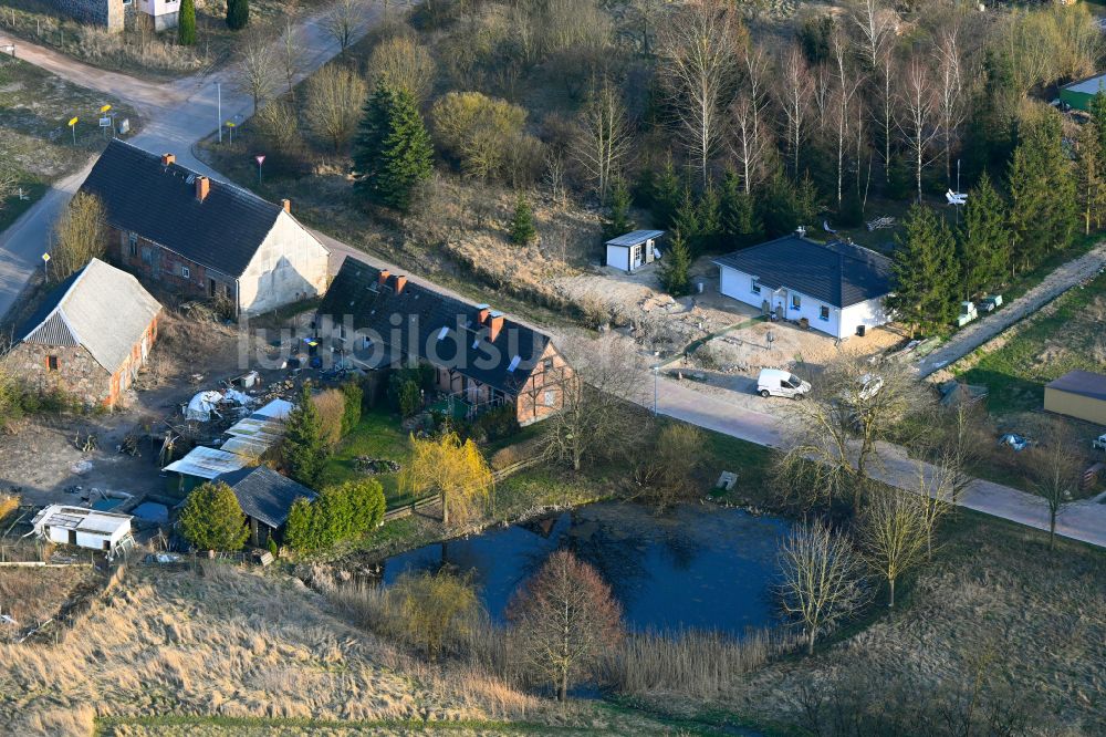 Luftbild Groß Daberkow - Grasflächen- Strukturen einer Feld- Landschaft in Groß Daberkow im Bundesland Mecklenburg-Vorpommern, Deutschland