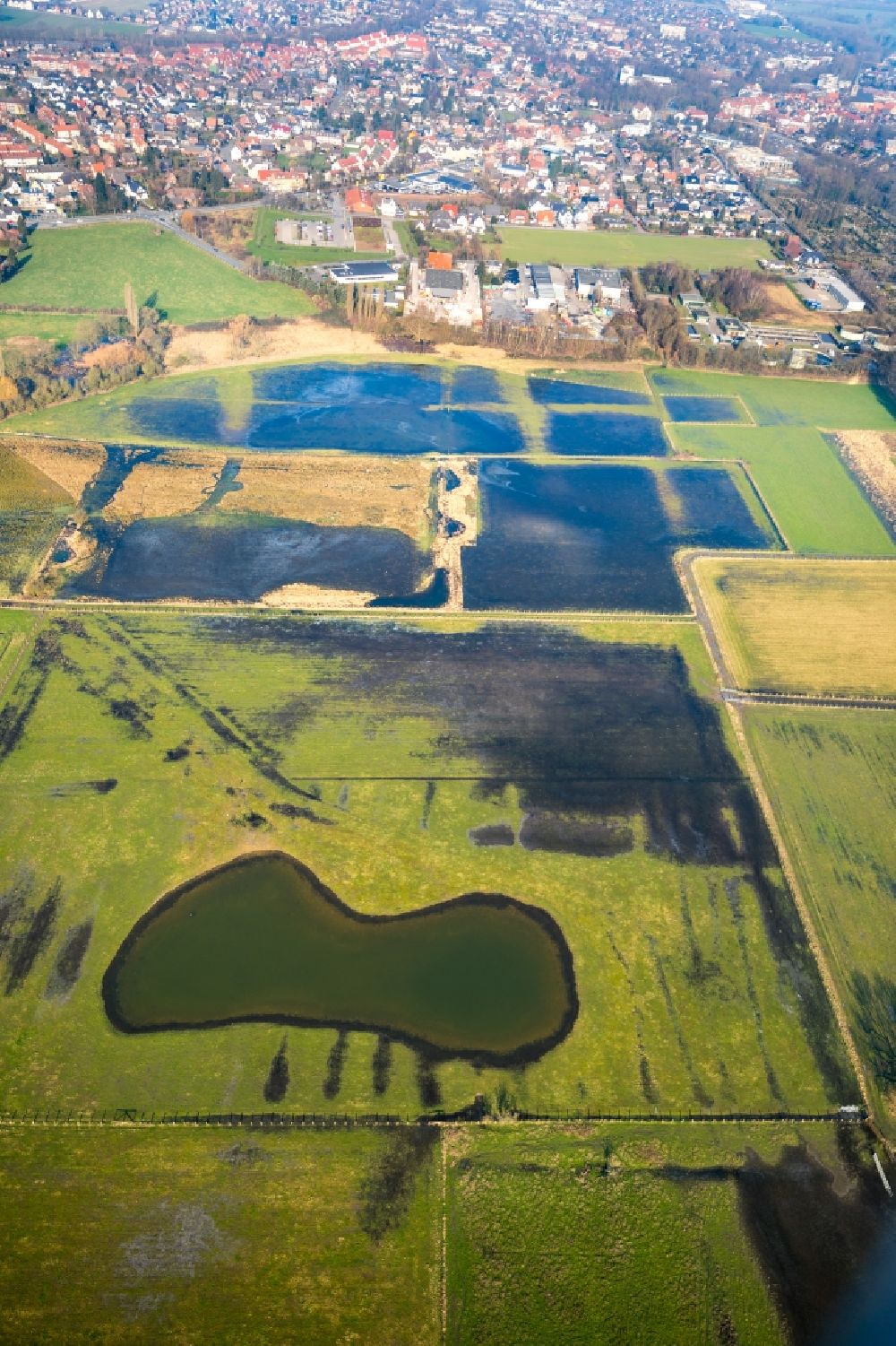 Luftaufnahme Werne - Grasflächen- Strukturen einer Feld- Landschaft am Ufer der Lippe in Werne im Bundesland Nordrhein-Westfalen, Deutschland