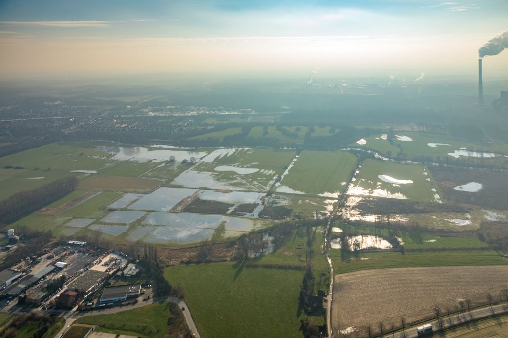 Luftbild Werne - Grasflächen- Strukturen einer Feld- Landschaft am Ufer der Lippe in Werne im Bundesland Nordrhein-Westfalen, Deutschland