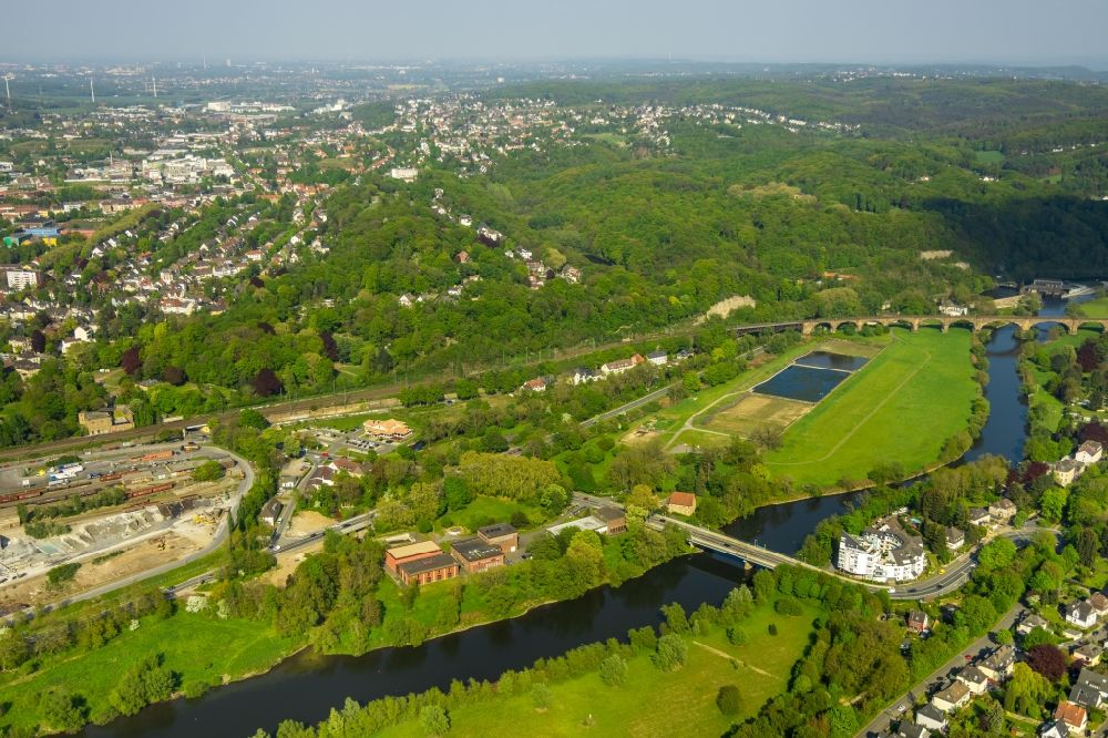 Luftbild Witten - Grasflächen- Strukturen einer Feld- Landschaft am Ufer des Ruhr - Flußverlaufes in Witten im Bundesland Nordrhein-Westfalen, Deutschland