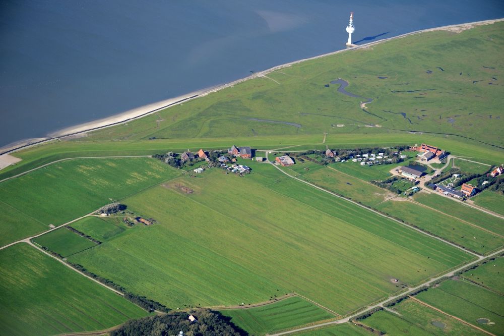 Luftaufnahme Insel Neuwerk - Grasflächen- Strukturen einer Hallig- Landschaft in Insel Neuwerk im Bundesland Hamburg