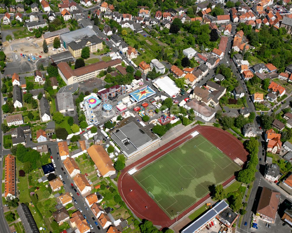 Alsfeld von oben - Grün- farbiger Tennisplatz- Sportanlage in Alsfeld im Bundesland Hessen, Deutschland
