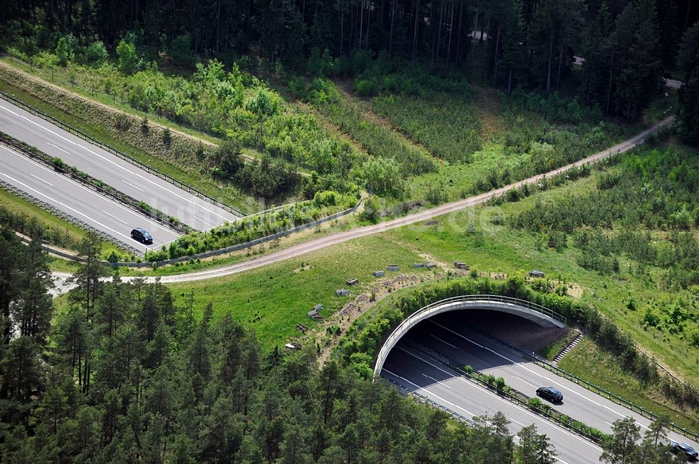 Wolfsberg aus der Vogelperspektive: Grünbrücke über die A71 bei Wolfsberg in Thüringen
