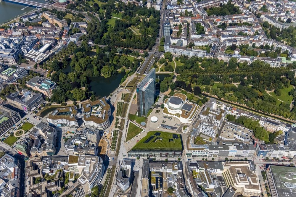 Luftaufnahme Düsseldorf - Grüner Gebäudekomplex des Einkaufszentrum Ingenhoven-Tal - Köbogen 2 in Düsseldorf im Bundesland Nordrhein-Westfalen, Deutschland